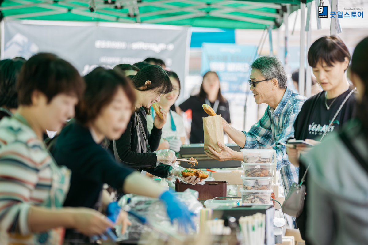 6a905a3e49ecde5ec86b3ac0aa1c27da_1762753378_0781.png 굿윌스토어 교회 바자회